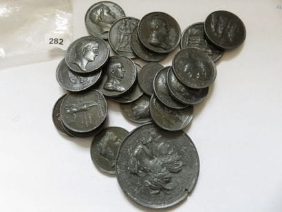 Lot de 22 médailles de napoléoniennes en...