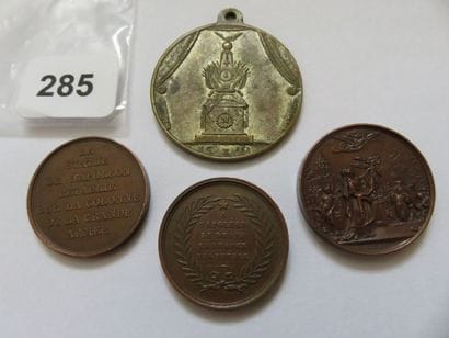 Lot de 4 médailles de Napoléon Bonaparte...