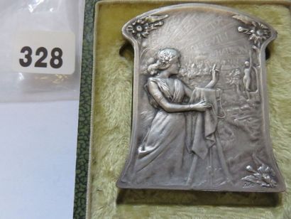 Plaquette - La Photographie - A/ Femme faisant...