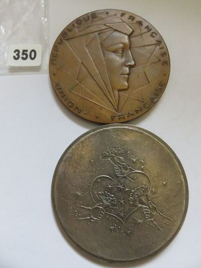 Lot de 2 médailles par Josette Hébert-Coëffin...