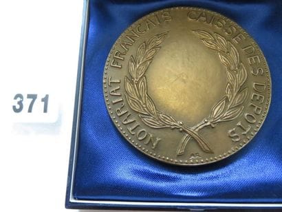 Médaille du Notariat français et de la Caisse...