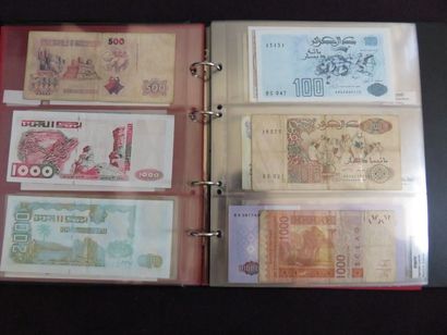 Classeur de 87 billets d'Afrique (dont 370...