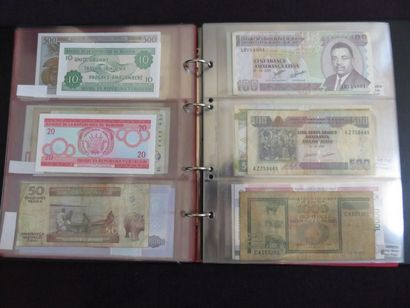 Classeur de 87 billets d'Afrique (dont 370...