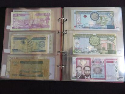 Classeur de 87 billets d'Afrique (dont 370...