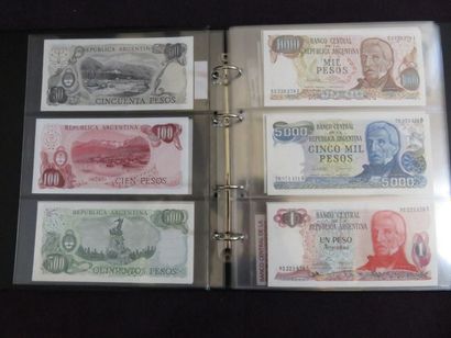 Classeur de 76 billets d'Amérique (dont 75...