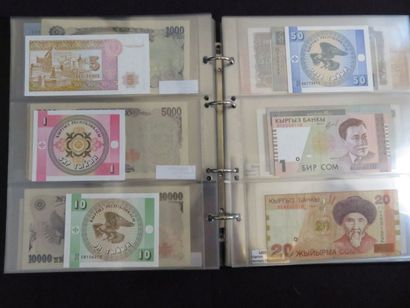 Classeur de 155 billets d'Asie (dont 16 000...
