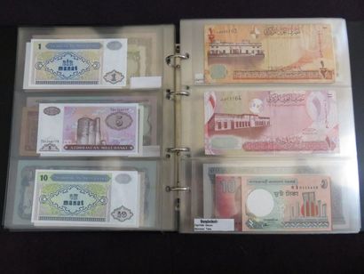 Classeur de 155 billets d'Asie (dont 16 000...
