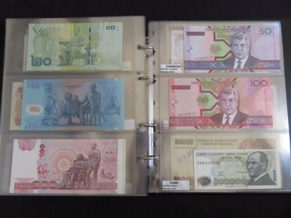 Classeur de 155 billets d'Asie (dont 16 000...