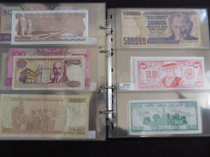 Classeur de 155 billets d'Asie (dont 16 000...