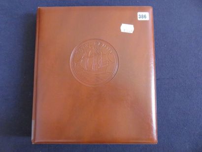 Classeur de 233 billets de l'Europe (dont...