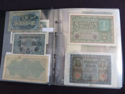 Classeur de 233 billets de l'Europe (dont...