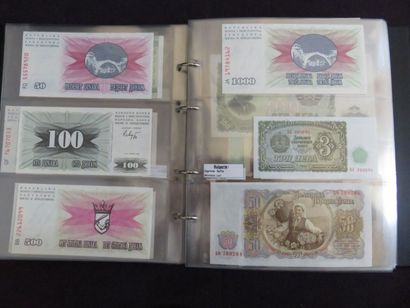 Classeur de 233 billets de l'Europe (dont...