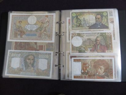 Classeur de 233 billets de l'Europe (dont...