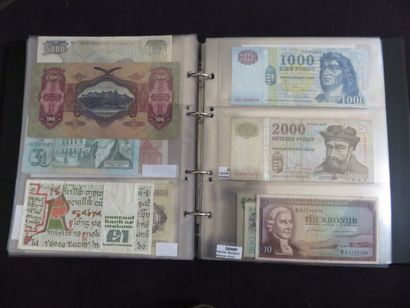 Classeur de 233 billets de l'Europe (dont...