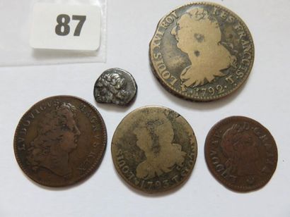 Lot de 4 monnaies et d'un jeton (Triobole...