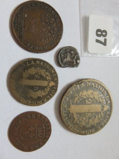 Lot de 4 monnaies et d'un jeton (Triobole...