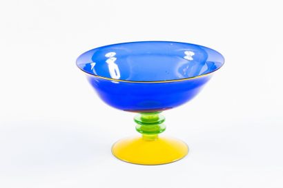 MURANO Coupe en verre soufflé sur piedouche....
