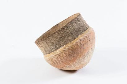 TRAVAIL CONTEMPORAIN Pièce de forme en terre...