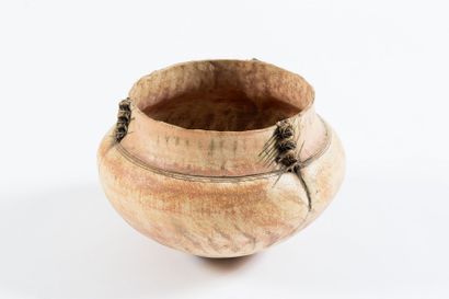 TRAVAIL CONTEMPORAIN Important cache pot...