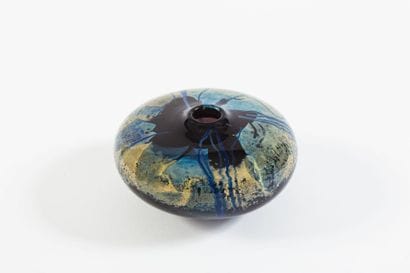 Claude MONOD Vase de forme aplatie en verre...