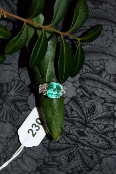 Bague or gris 750 millièmes, ornée d'une...