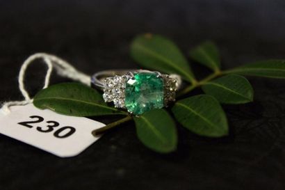 Bague or gris 750 millièmes, ornée d'une...