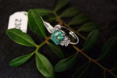 Bague or gris 750 millièmes, ornée d'une...