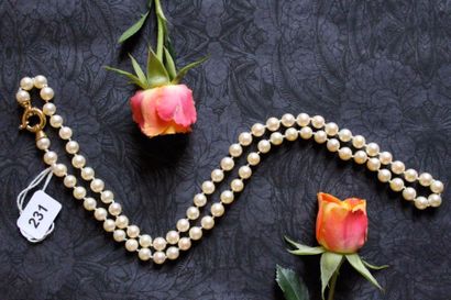 Collier agrémenté de 75 perles de culture...