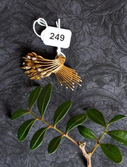 Broche or jaune 750 millièmes, représentant...