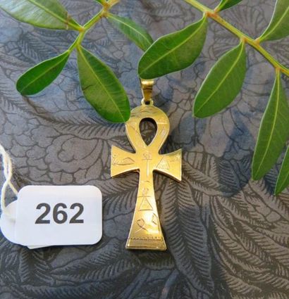 Croix or jaune 750 millièmes représentant...
