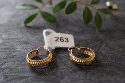 Paire de boucles d'oreilles or jaune 750...