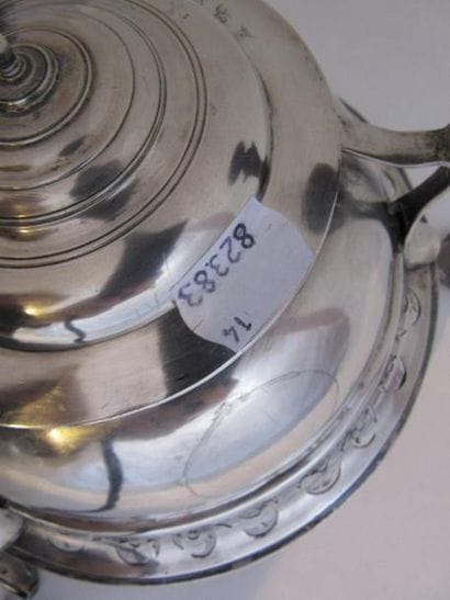 Réchaud de table en argent. Tripode, circulaire,...