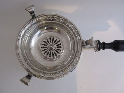 Réchaud de table en argent. Tripode, circulaire,...