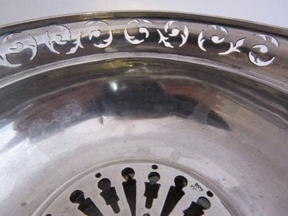 Réchaud de table en argent. Tripode, circulaire,...