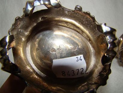 Paire de salières en argent. Le Le corps...