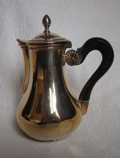 Cafetière égoïste en argent.
Modèle uni,...