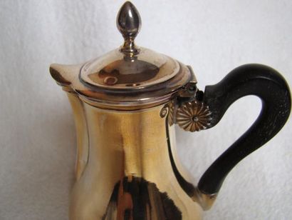 Cafetière égoïste en argent.
Modèle uni,...