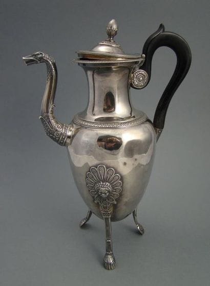 Cafetière en argent.
Modèle piriforme, les...