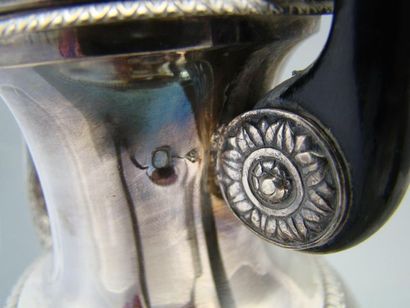 Cafetière en argent.
Modèle piriforme, les...