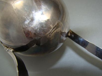 Cafetière en argent.
Modèle piriforme, les...