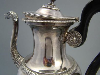 Cafetière en argent.
Modèle piriforme, les...