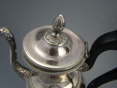 Cafetière en argent.
Modèle piriforme, les...