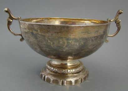 Coupe dite «bourguignonne» en argent.
Modèle...