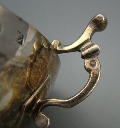 Coupe dite «bourguignonne» en argent.
Modèle...