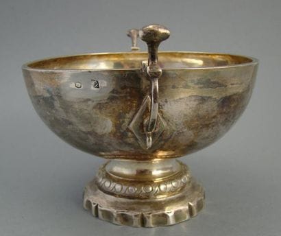 Coupe dite «bourguignonne» en argent.
Modèle...