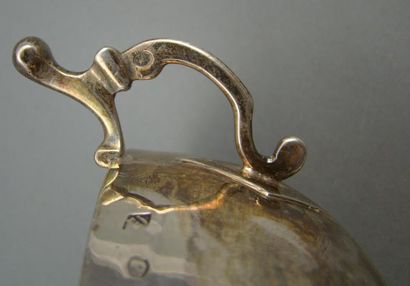 Coupe dite «bourguignonne» en argent.
Modèle...
