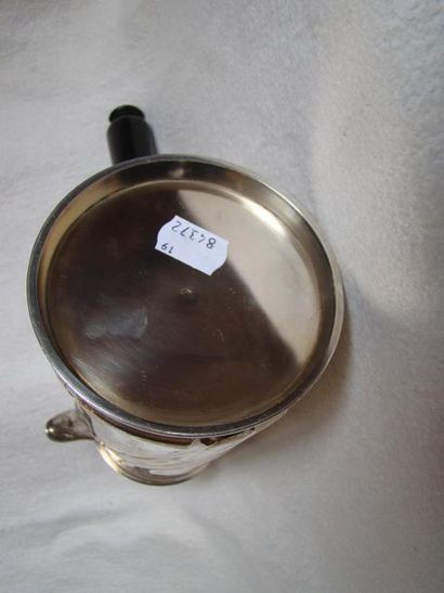 Chocolatière en argent.
Modèle droit à cotes...
