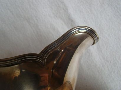 Saucière et son plateau en argent.
Modèle...