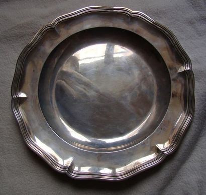 Paire de plats circulaires en argent.
Modèle...