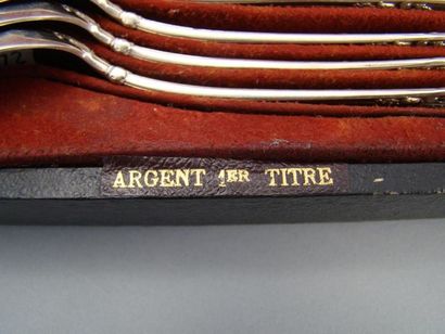 Série de douze cuillers à entremets en argent,...